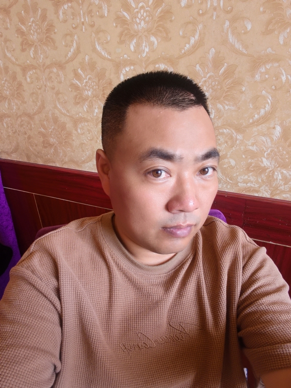 擦亮眼睛向前看的第一张照片--平和交友网